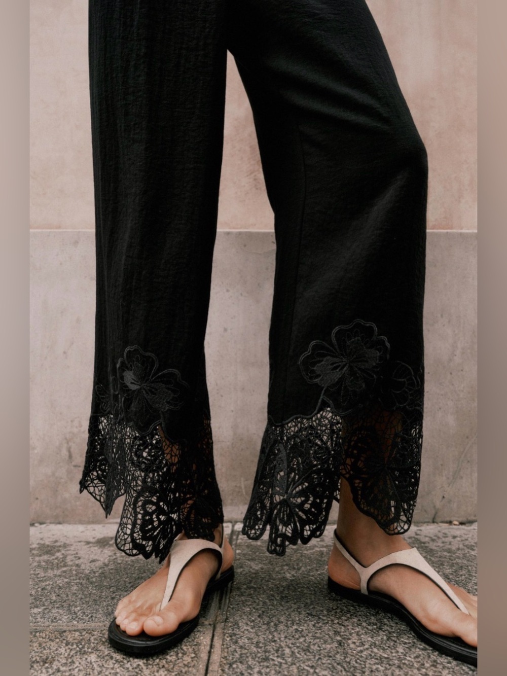 Zara Embroidery Trousers High Waist Embroidery Floral Zip up Black Medium NWT - Picture 3 of 12